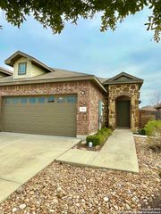 713/717 Creekside Cir, New Braunfels, TX 78130