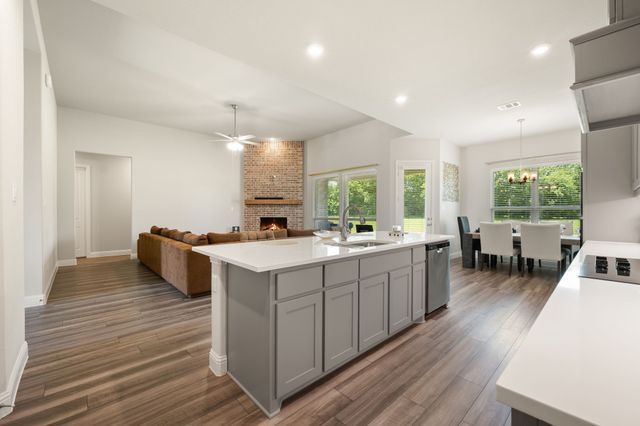 583 Crystal Lake Lane, Red Oak, TX 75154
