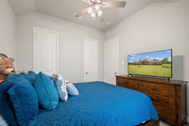 583 Crystal Lake Lane, Red Oak, TX 75154