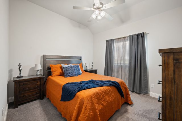 583 Crystal Lake Lane, Red Oak, TX 75154