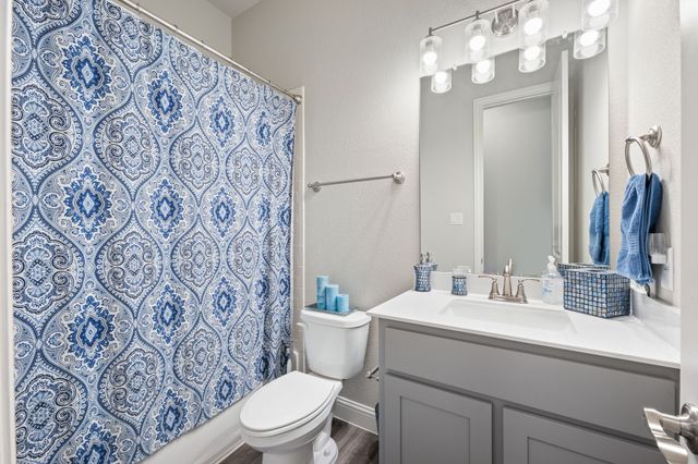 583 Crystal Lake Lane, Red Oak, TX 75154