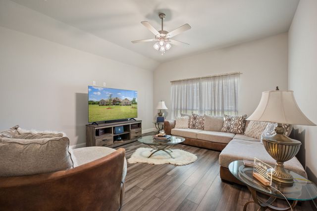 583 Crystal Lake Lane, Red Oak, TX 75154