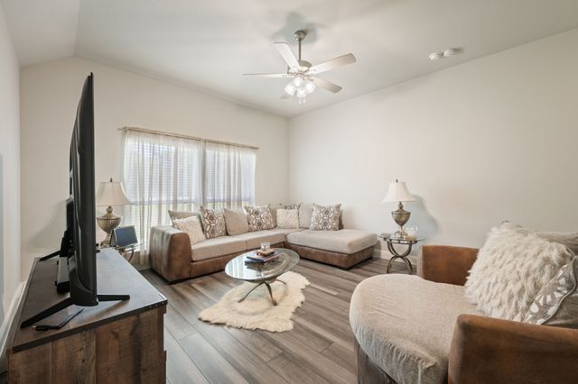 583 Crystal Lake Lane, Red Oak, TX 75154