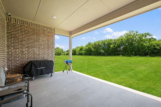 583 Crystal Lake Lane, Red Oak, TX 75154