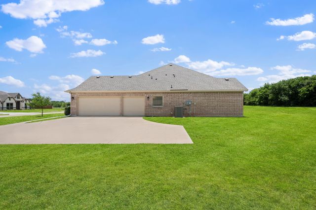 583 Crystal Lake Lane, Red Oak, TX 75154