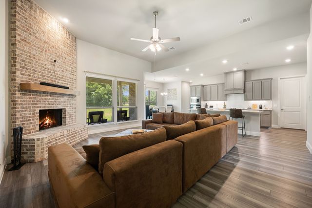583 Crystal Lake Lane, Red Oak, TX 75154