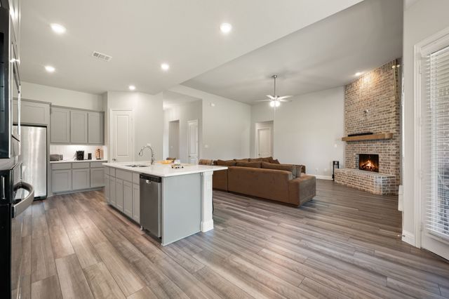 583 Crystal Lake Lane, Red Oak, TX 75154