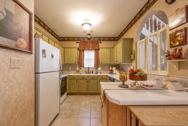 10442 KENSINGTON CIR, Collierville, TN 38017