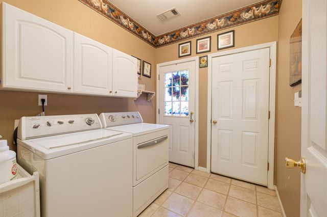 10442 KENSINGTON CIR, Collierville, TN 38017