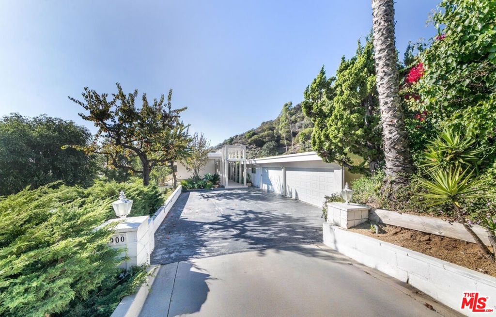 8900 Alto Cedro Drive, Beverly Hills, CA 90210