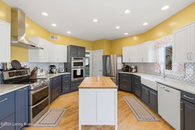 7915 Hall Farm Dr, Louisville, KY 40291