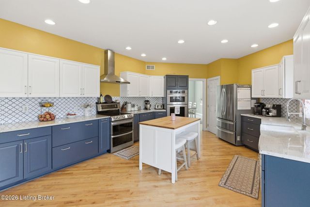7915 Hall Farm Dr, Louisville, KY 40291