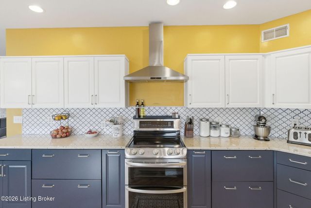 7915 Hall Farm Dr, Louisville, KY 40291
