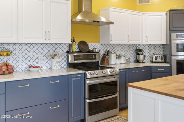 7915 Hall Farm Dr, Louisville, KY 40291