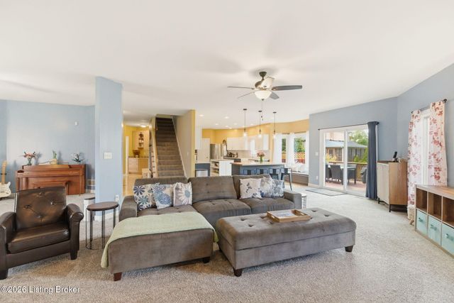 7915 Hall Farm Dr, Louisville, KY 40291