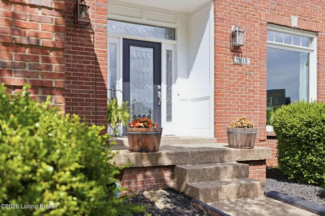 7915 Hall Farm Dr, Louisville, KY 40291