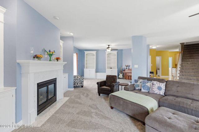7915 Hall Farm Dr, Louisville, KY 40291