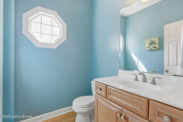 7915 Hall Farm Dr, Louisville, KY 40291
