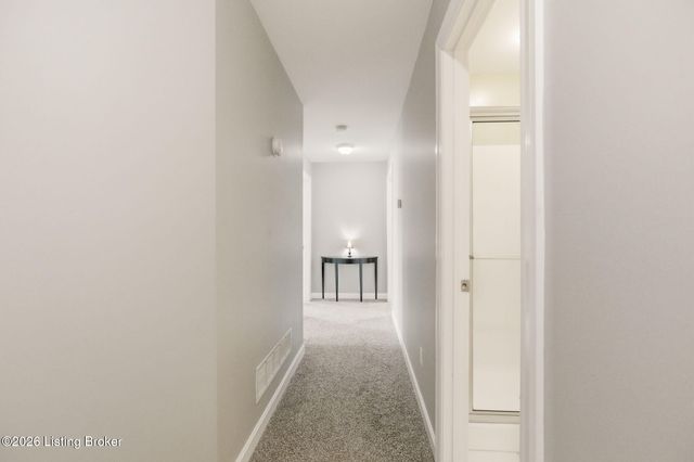 7915 Hall Farm Dr, Louisville, KY 40291