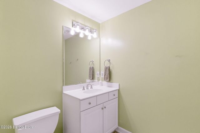 7915 Hall Farm Dr, Louisville, KY 40291