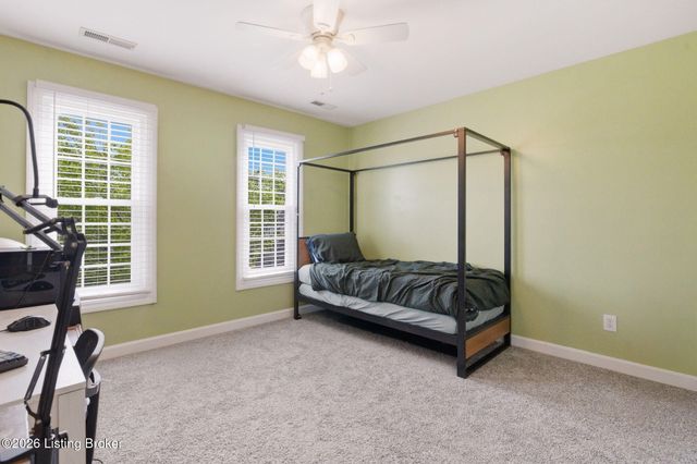 7915 Hall Farm Dr, Louisville, KY 40291