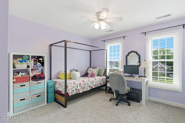 7915 Hall Farm Dr, Louisville, KY 40291