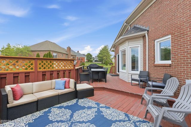 7915 Hall Farm Dr, Louisville, KY 40291