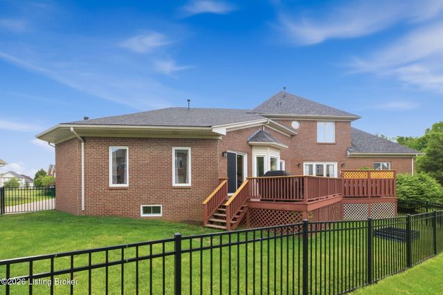 7915 Hall Farm Dr, Louisville, KY 40291