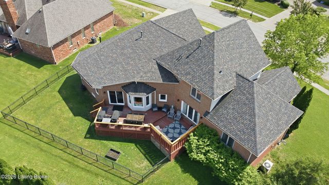 7915 Hall Farm Dr, Louisville, KY 40291