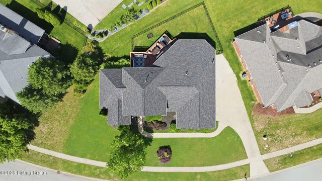 7915 Hall Farm Dr, Louisville, KY 40291
