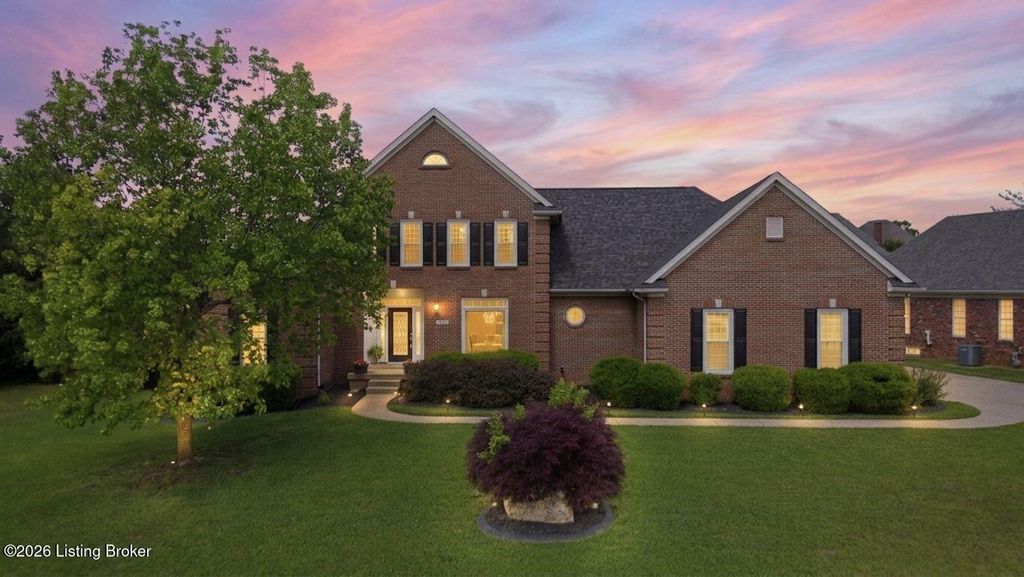 7915 Hall Farm Dr, Louisville, KY 40291