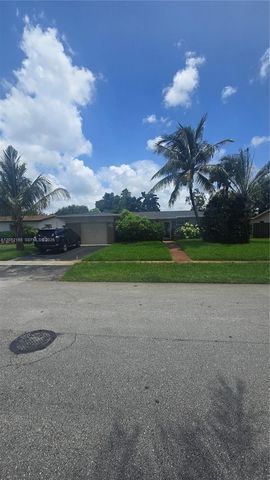 8291 NW 17th Ct, Pembroke Pines, FL 33024