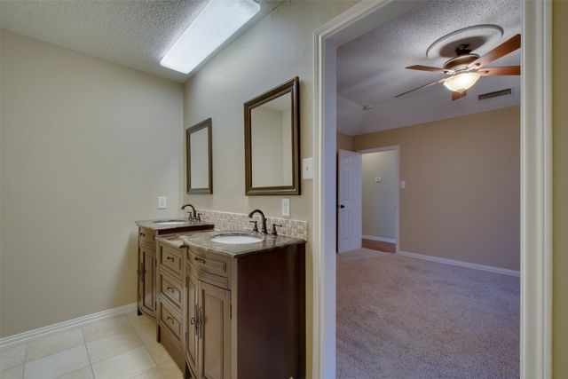 5605 Trails Edge Drive, Arlington, TX 76017