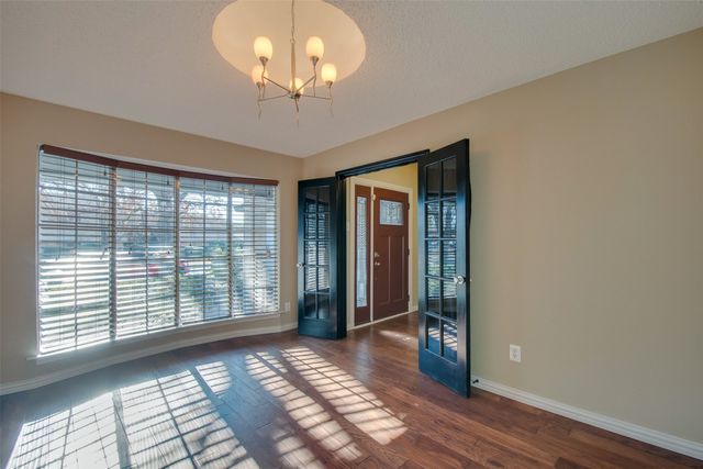 5605 Trails Edge Drive, Arlington, TX 76017