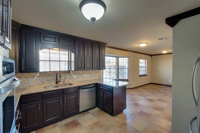 5605 Trails Edge Drive, Arlington, TX 76017