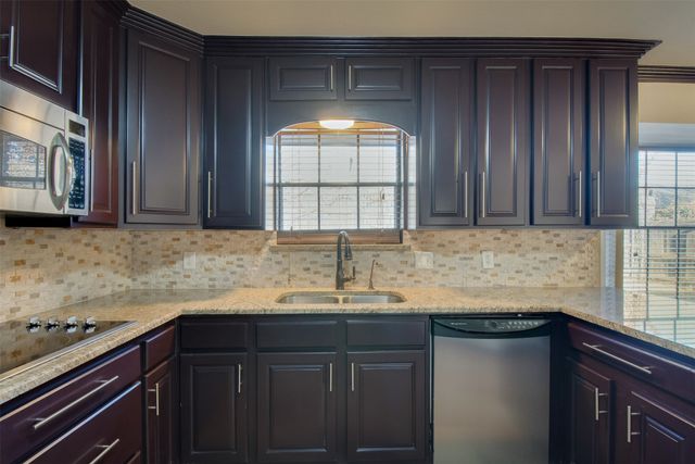 5605 Trails Edge Drive, Arlington, TX 76017