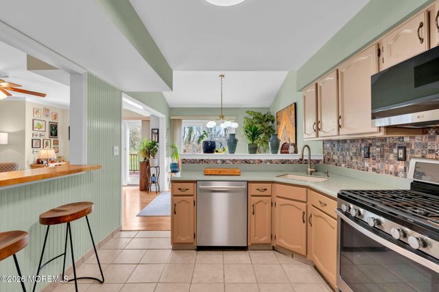 44 Malibu Drive, Eatontown, NJ 07724