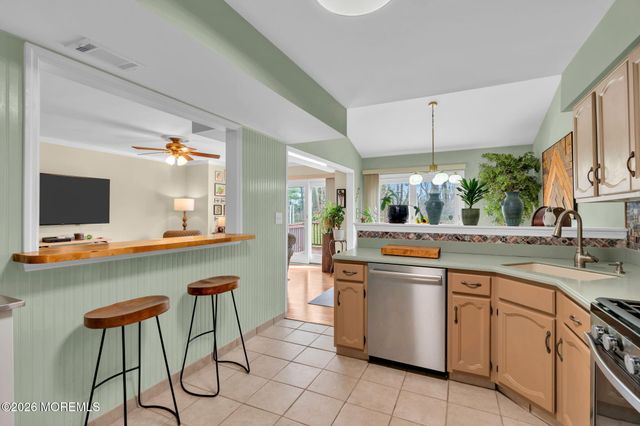 44 Malibu Drive, Eatontown, NJ 07724