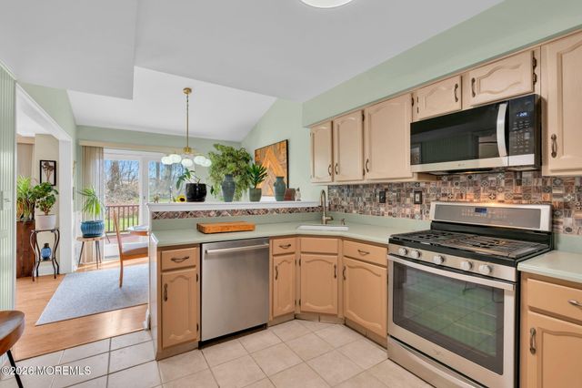 44 Malibu Drive, Eatontown, NJ 07724