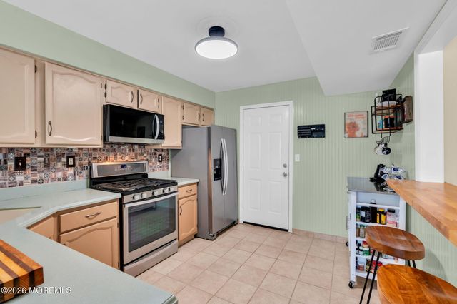 44 Malibu Drive, Eatontown, NJ 07724