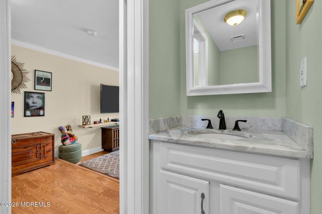 44 Malibu Drive, Eatontown, NJ 07724