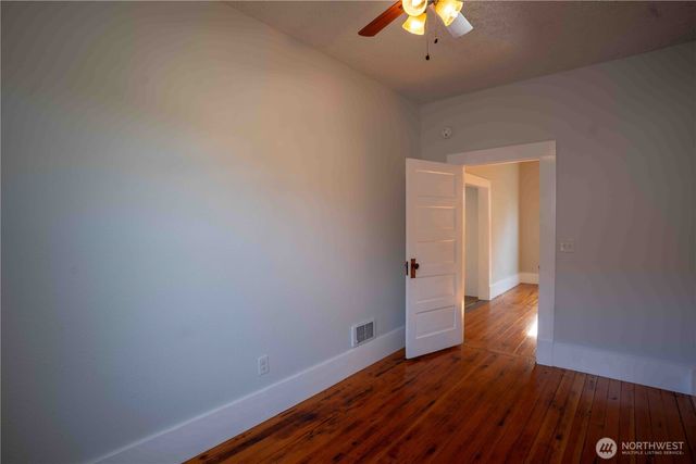 304 Sumas Ave, Sumas, WA 98295