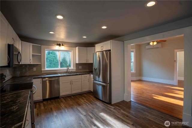 304 Sumas Ave, Sumas, WA 98295