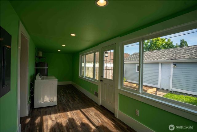 304 Sumas Ave, Sumas, WA 98295