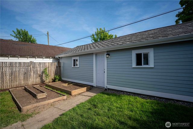304 Sumas Ave, Sumas, WA 98295