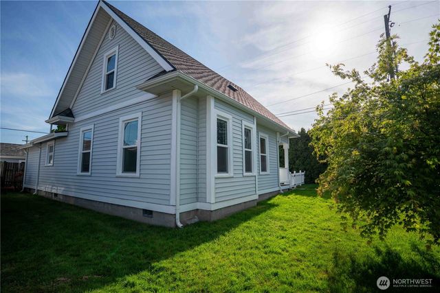 304 Sumas Ave, Sumas, WA 98295