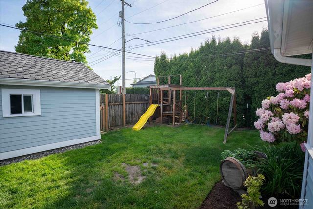 304 Sumas Ave, Sumas, WA 98295