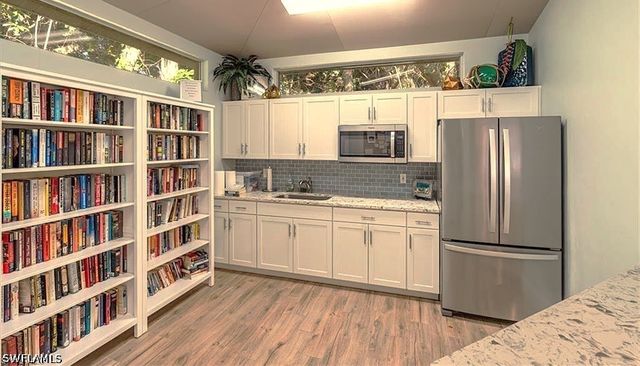 720 Tarpon Cove DR 201, Naples, FL 34110