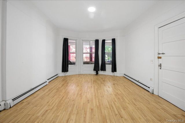 4384 Carpenter Avenue, Bronx, NY 10466
