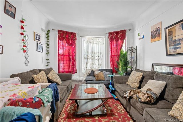 4384 Carpenter Avenue, Bronx, NY 10466